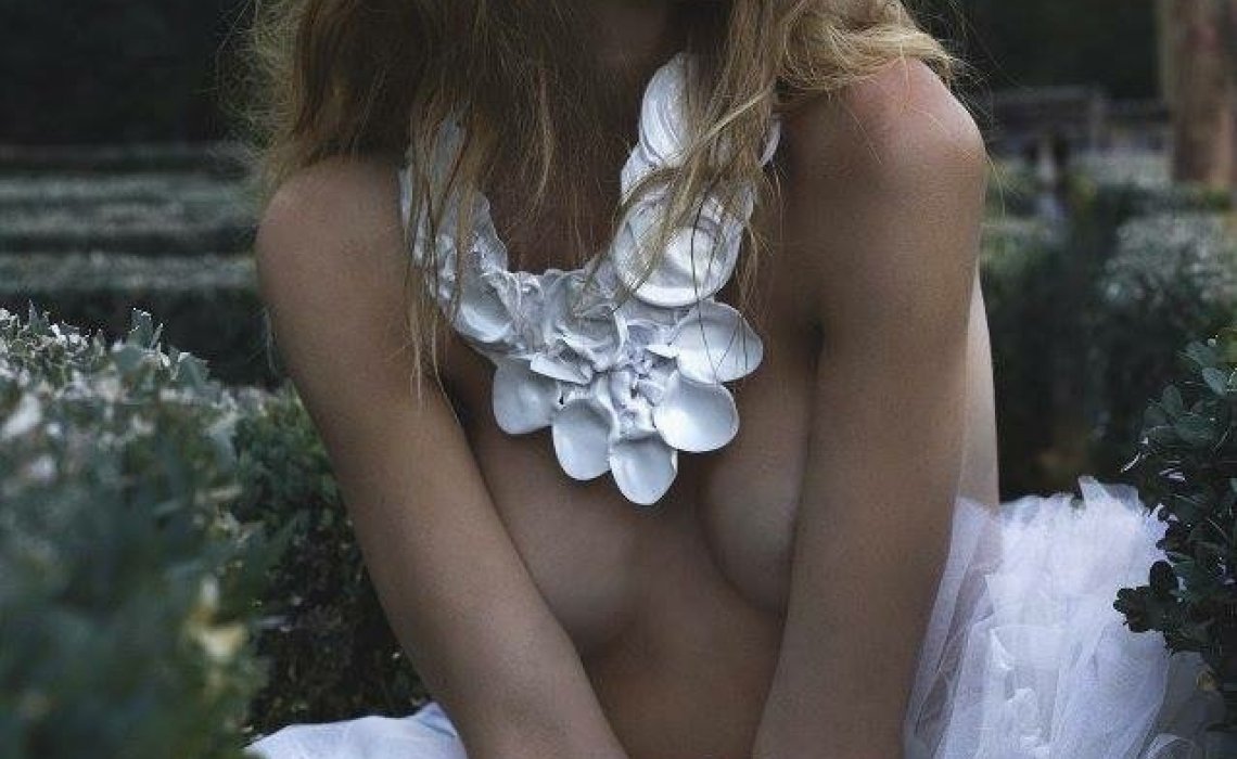 White - The fashion Tradeshow White - The fashion Tradeshow